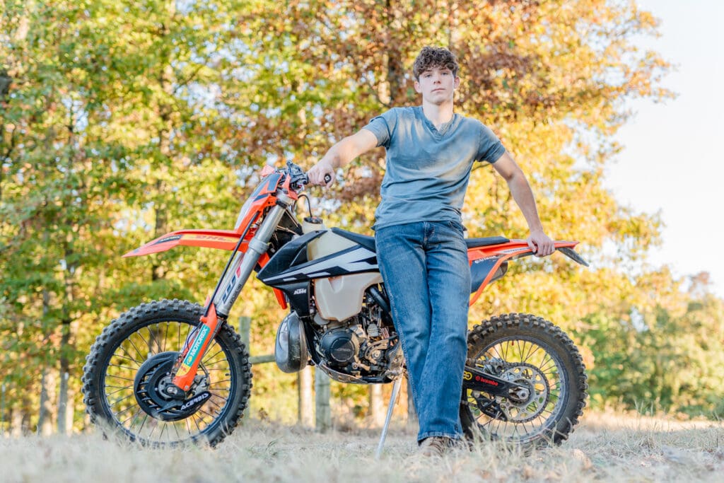 Arkansas senior guy with dirt bike taking senior pictures. 